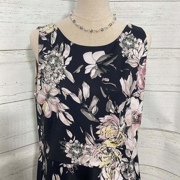 WHITE HOUSE BLACK MARKET Multi-colored Floral Midi Dress with Pleated Ruffle Hem - Picture 2 of 8